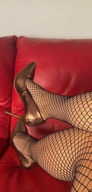 Model - Mistress Evil legs