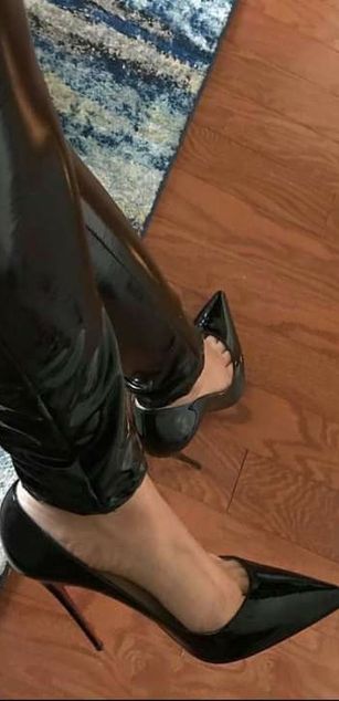 Model - Mistress Evil legs