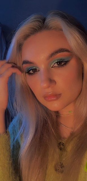 Model - Terri Shaw Hot