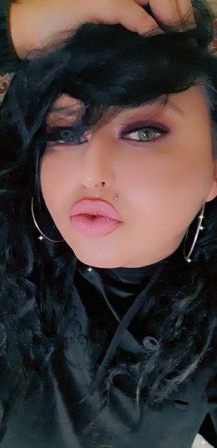 Model - Ava Miller curvy