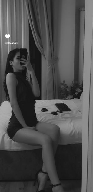 Model - AmeliaJune ass