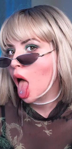 Model - Jade Thorn blowjob