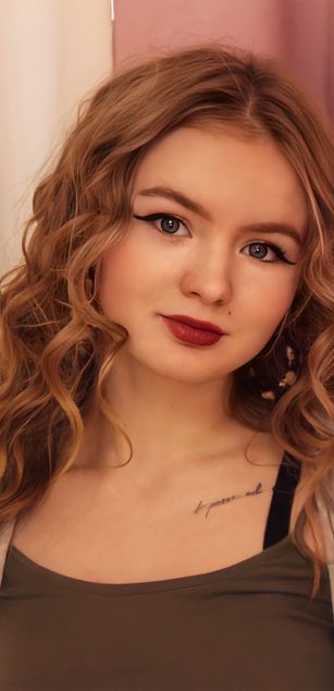 Model - Britney Blush girl