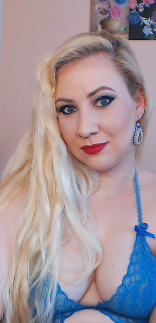 Model - Miss Lexy Gold fetish