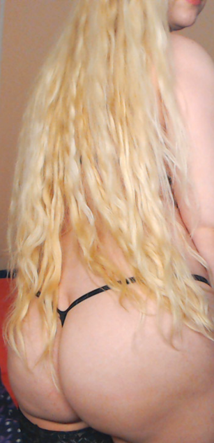 Model - Miss Lexy Gold fetish