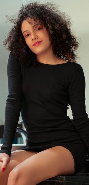 Model - Mila Hilltop model