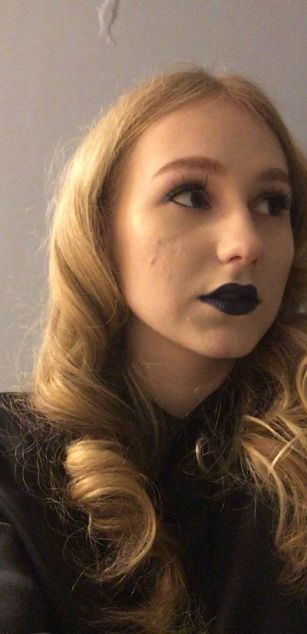 Model - Ashley petite