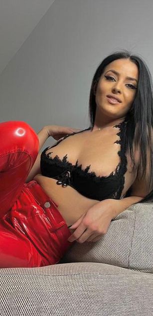 Model - Mistress Evil legs