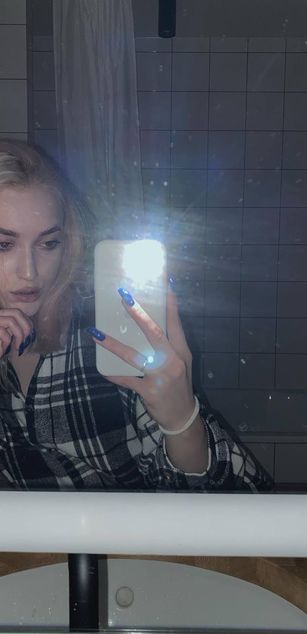 Model - bella_mour longlegs