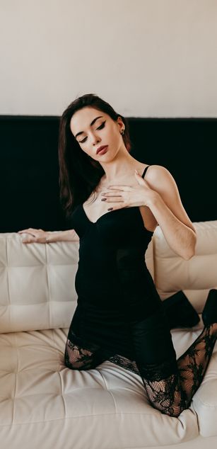 Model - LinaGilt ass