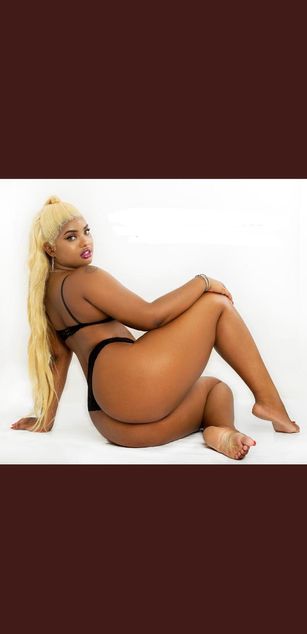 Model - scorpio queen blowjob