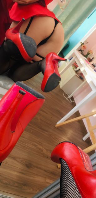 Model - Michelle Shiny sexy