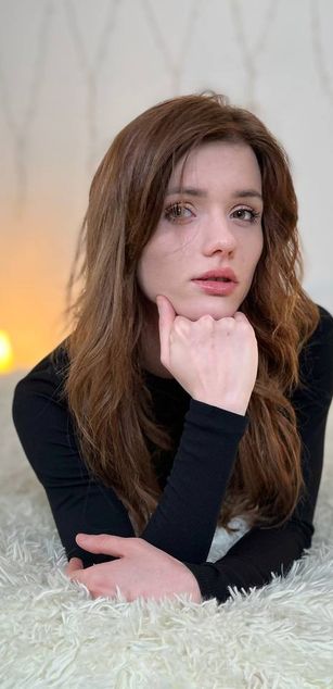 Model - Kira Foxxx petite