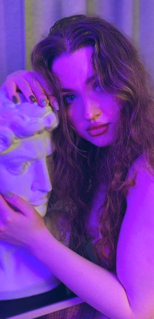 Model - Stephany curvy