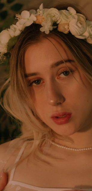 Model - NickyKornet horny