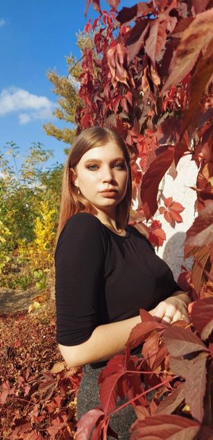 Model - Lilly Hall blowjob