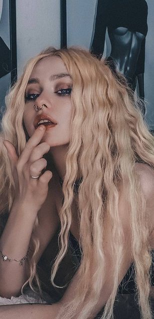 Model - RebeccaCrystal sexy