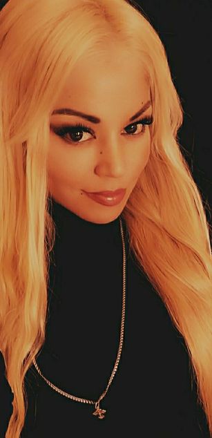 Model - VikkiGold slim