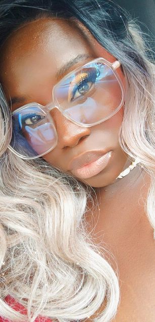 Model - ChelsyCour deepthroat