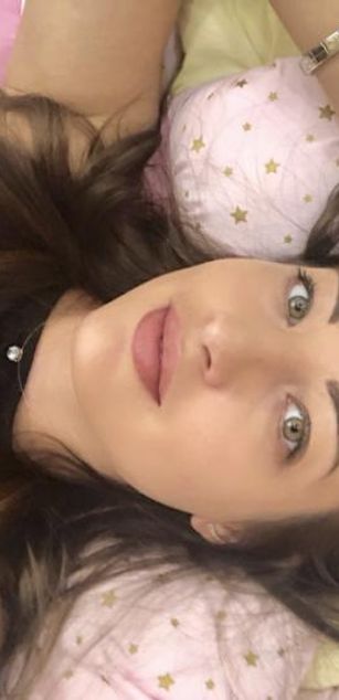 Model - AnnaCream sexy