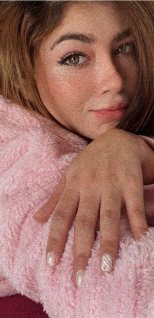 Model - Sofiaherrera feet