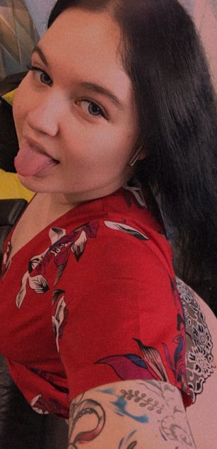 Model - Tina bigtits