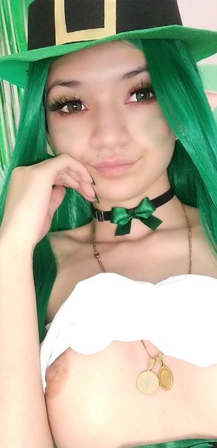 Model - Ms.Pickles deepthroat