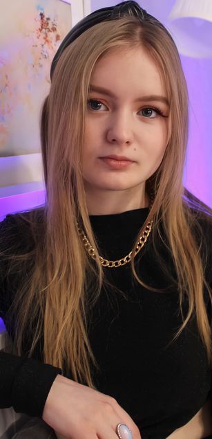 Model - Britney Blush girl