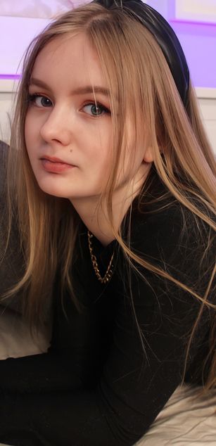 Model - Britney Blush girl