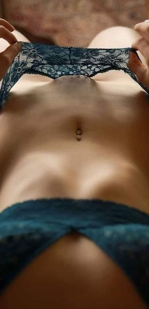 Model - Mariana deepthroat