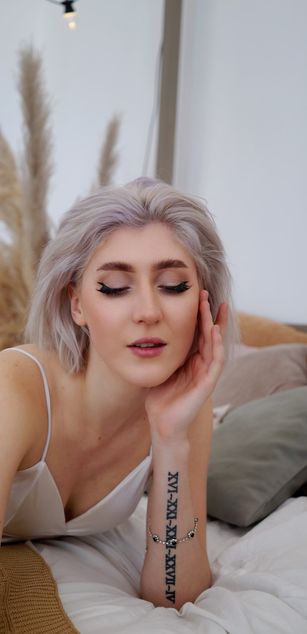 Model - Daniella blondie