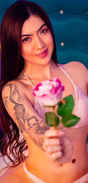 Model - Julia Nova deepthroat