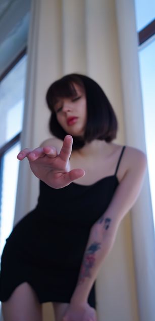 Model - Adele shaved