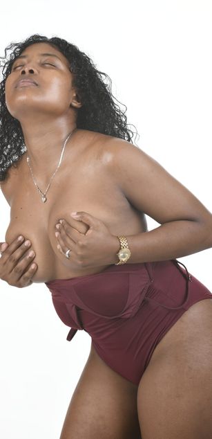 Model - Hot_Caramel bigboobs