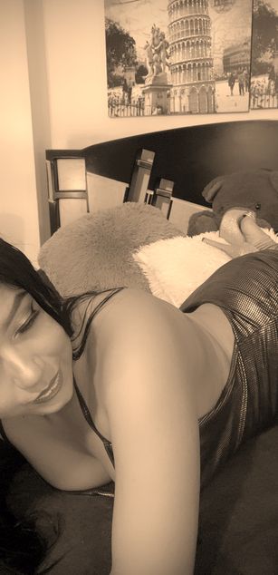 Model - SaritahSweet deepthroat