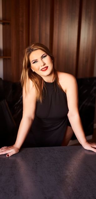 Model - FeliciaKrige deepthroat