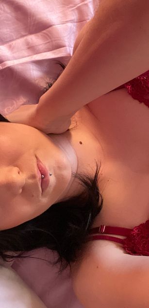 Model - Alice Darling fetish