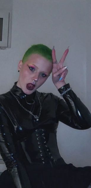 Model - Mistress Lee  Yarhi  Angela fetish