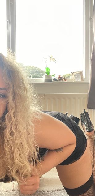 Model - Kiki Diamond ass