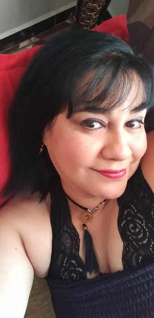 Model - valen curve latina