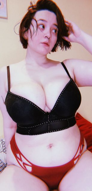 Model - Clementina Swansong blowjob