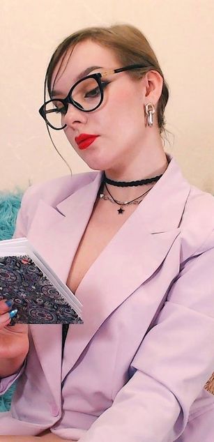 Model - Diona Delight joi