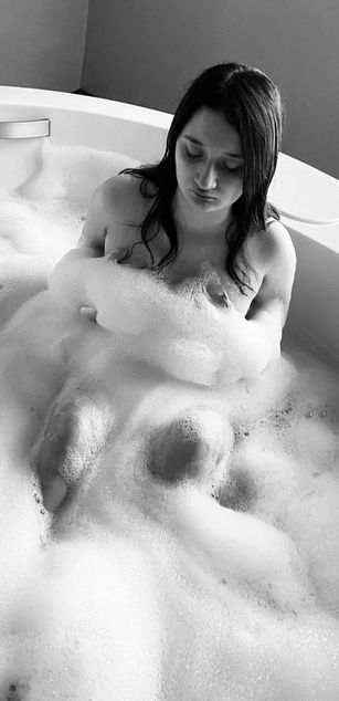 Model - baby_katty_love legs