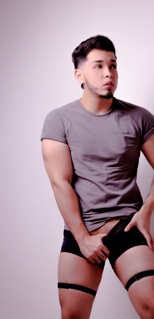 Model - Steven Ruiz deepthroat