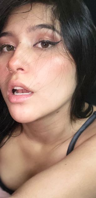 Model - Sara Leal dirty