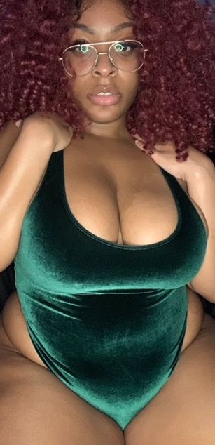 Model - LexiJayne curvy