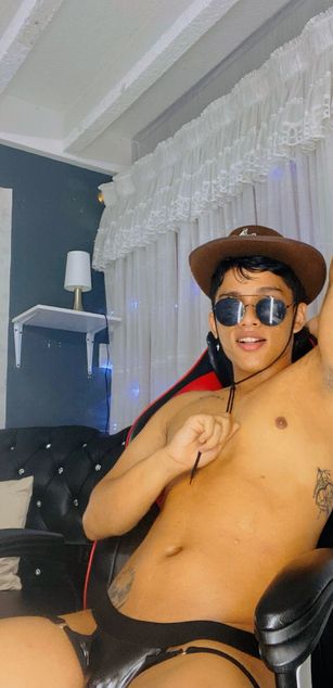 Model - ANDY deepthroat