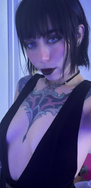 Model - Gothic Doll sexy