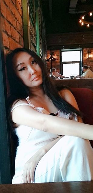 Model - Julia blowjob