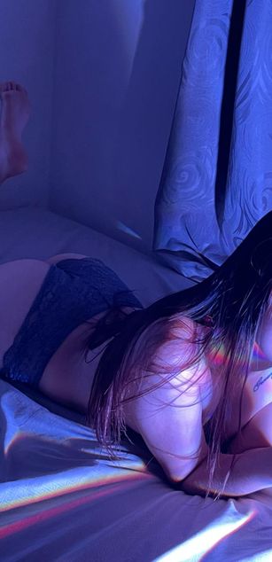 Model - Amy Banma sexy